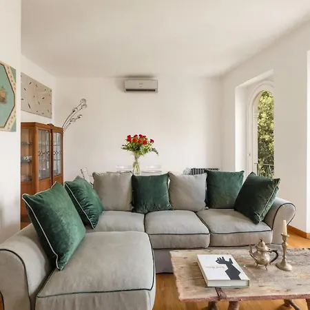 Апартаменты Trilussa Stylish Penthouse Рим